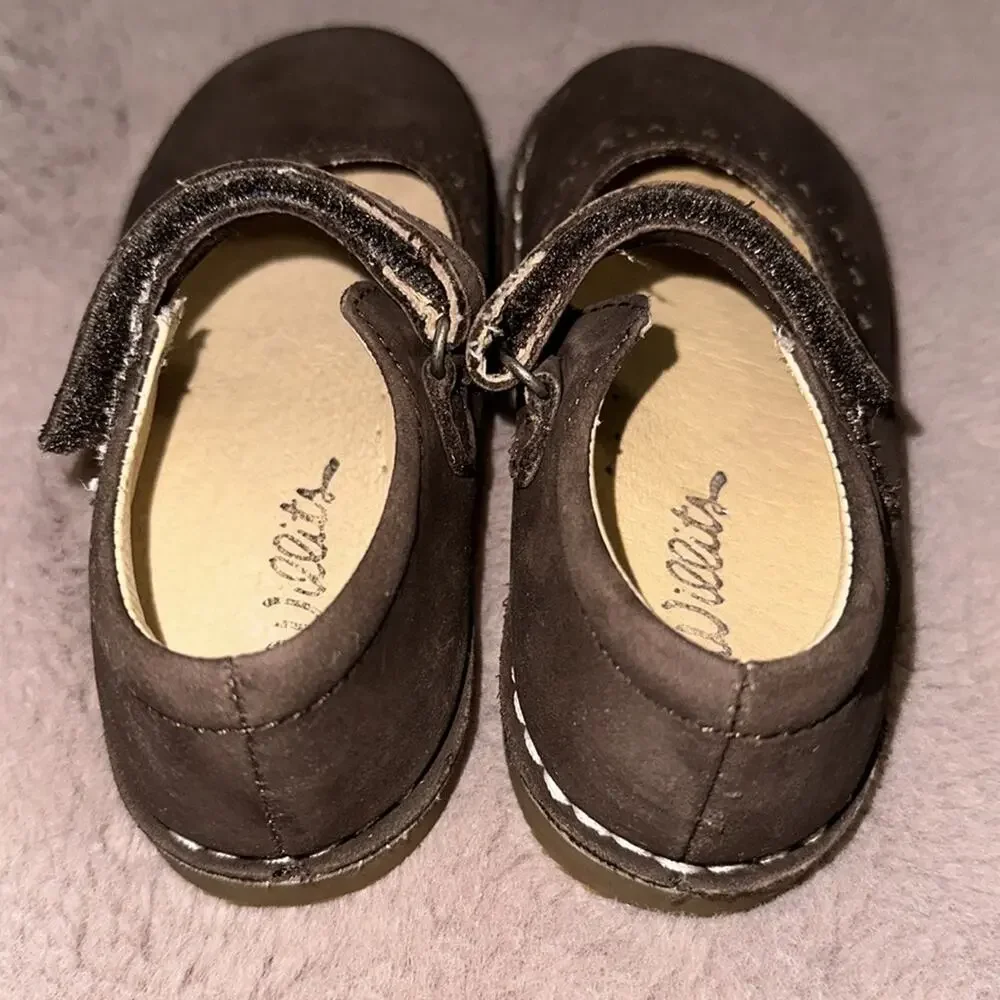 Willits Brown Mary Janes Size 9.5